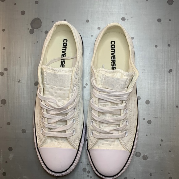 Converse low tops NWOT - Picture 2 of 7